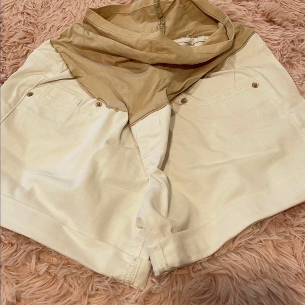 NWT OLD NAVY MATERNITY SHORTS 4